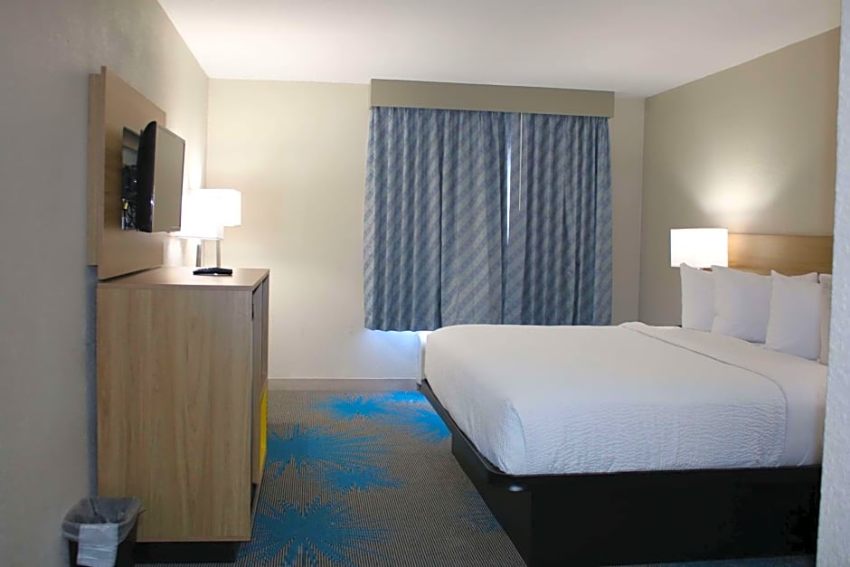 Days Inn by Wyndham Waco University Area