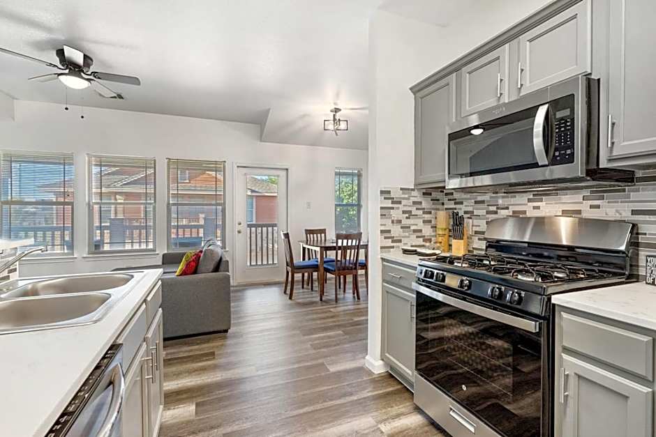 Quaint 2BD2B Condo* Fully Furnished*Amazing Patio*