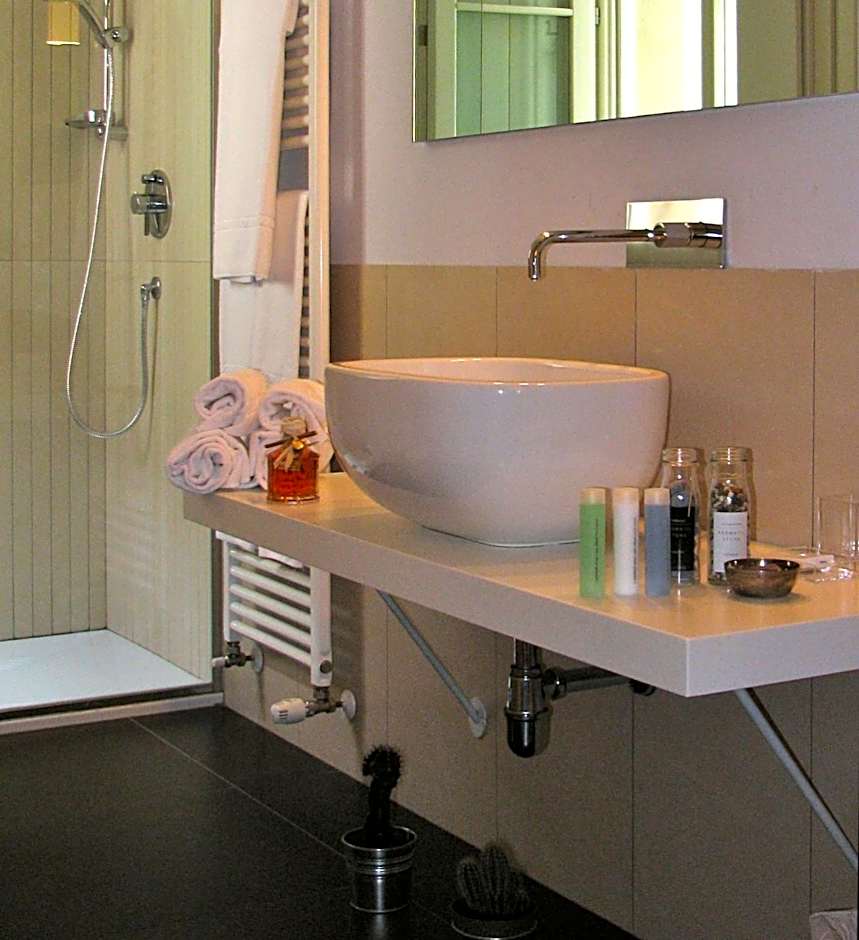 Parizzi Suites & Restaurant