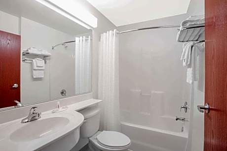 Queen Room - Non-Smoking