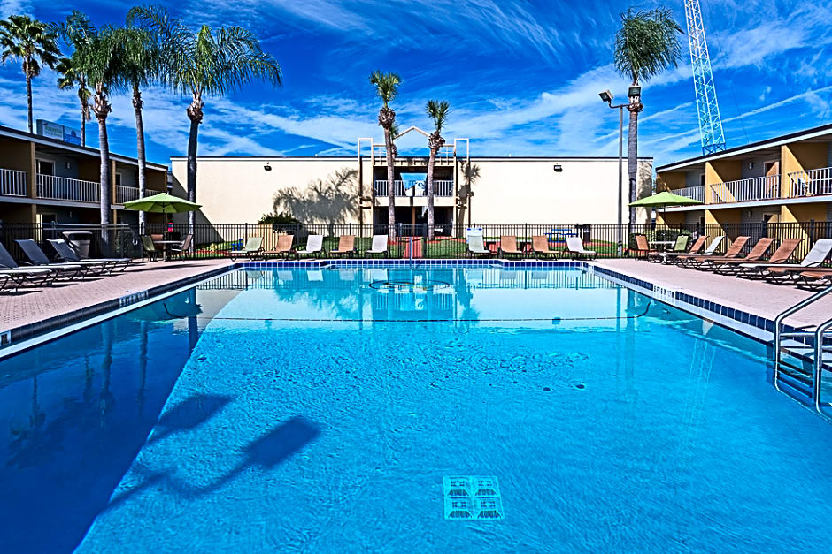 Celebration Suites At Old Town