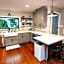Historic Home Family Friendly Close to Seawall