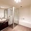 Inner-city 2 bedroom apartment - perfectly located