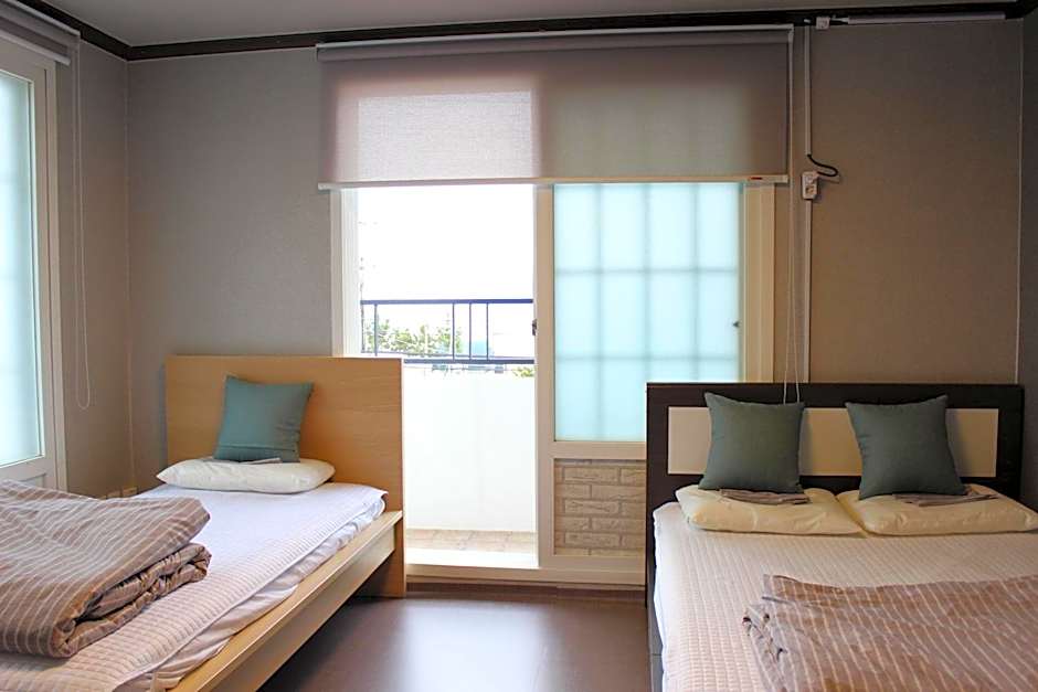 Blue Door Hostel Guesthouse