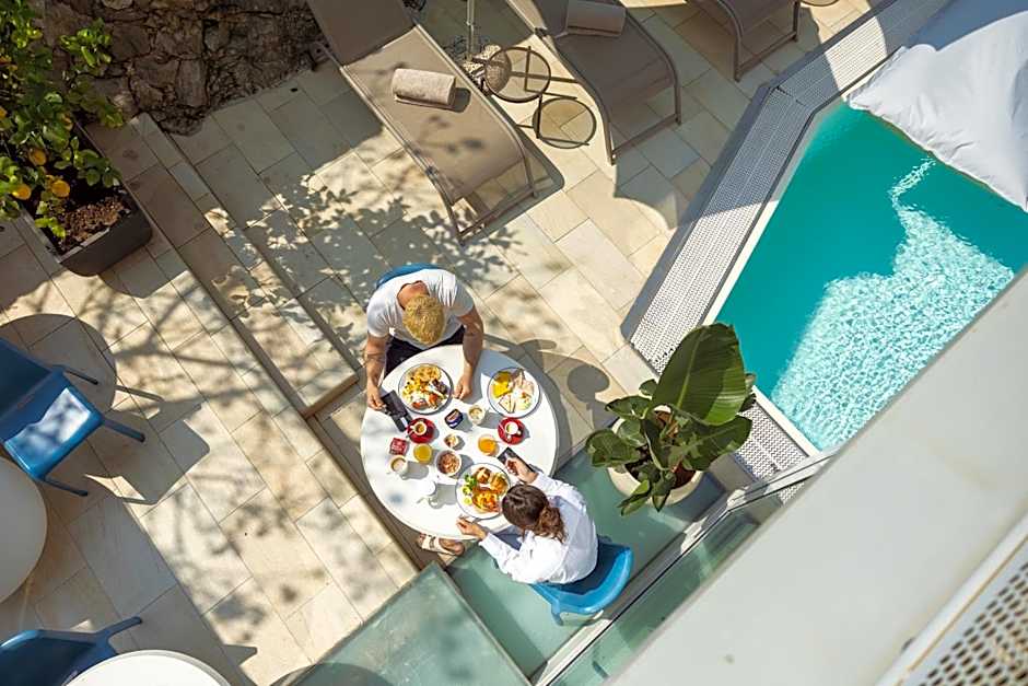 Hi Hotels Torbole - Heated Outdoor Pool & Spa