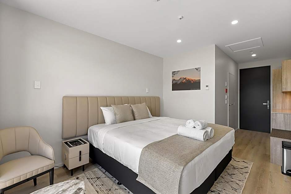 Photo 1 of 14 of Deluxe 1 King Bed