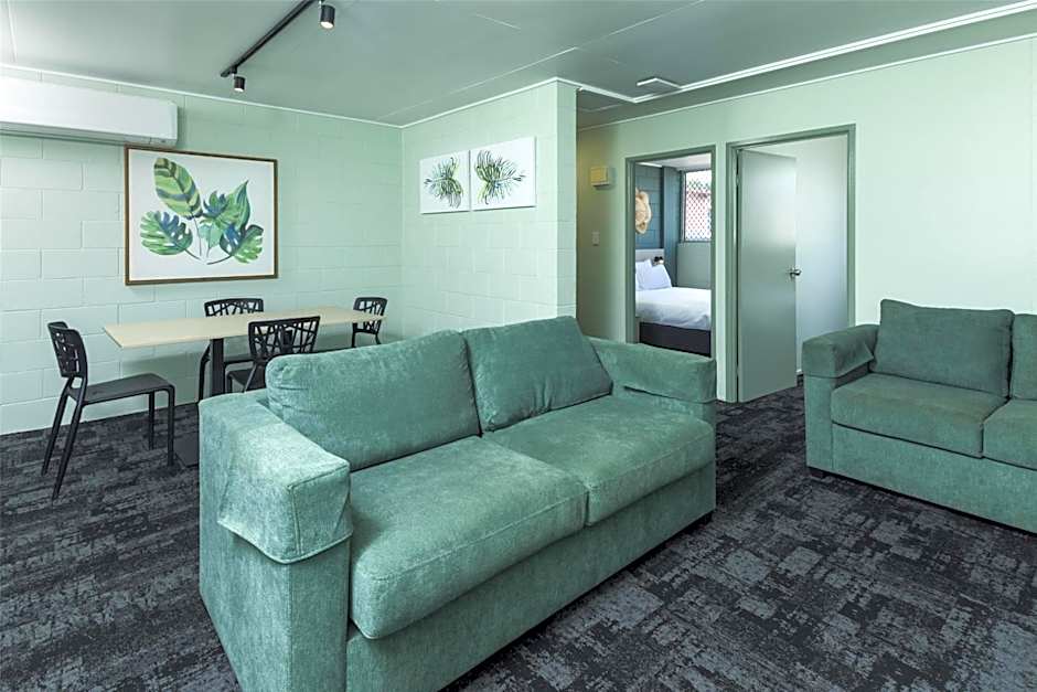 Nightcap at Atherton Hotel