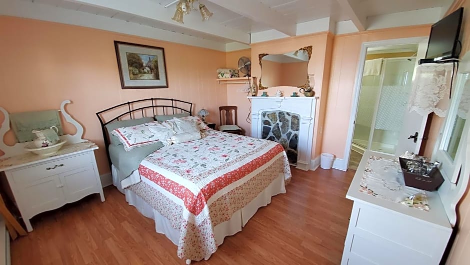 Photo 1 of 5 of 1 Queen Bed