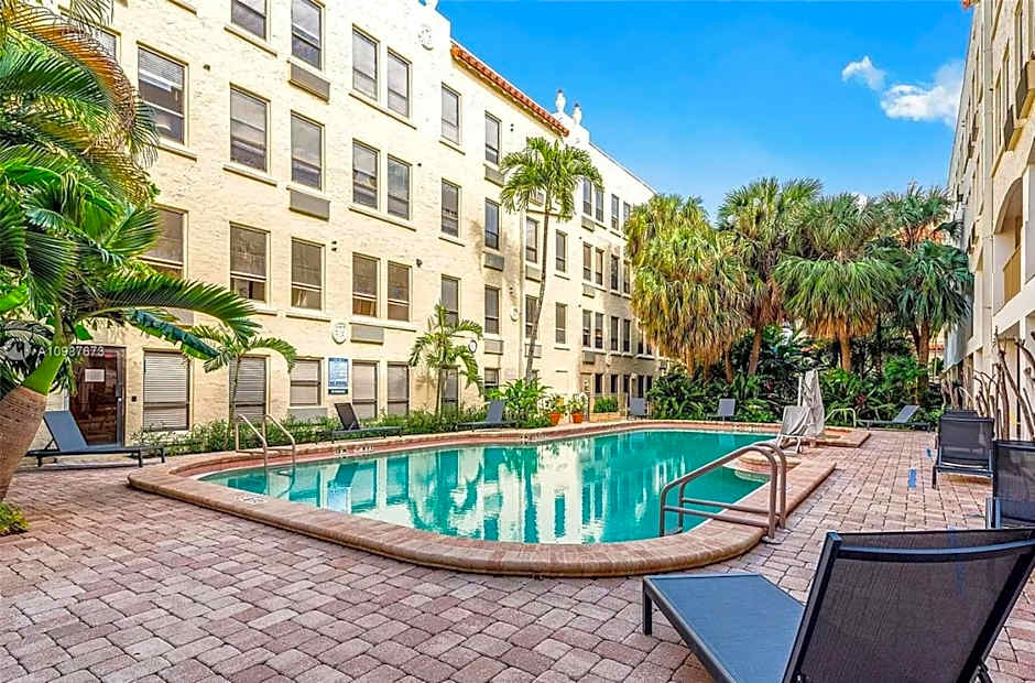 Renovated studio in the heart of Palm Beach - free parking, security box