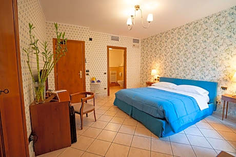 Triple Room with Bath