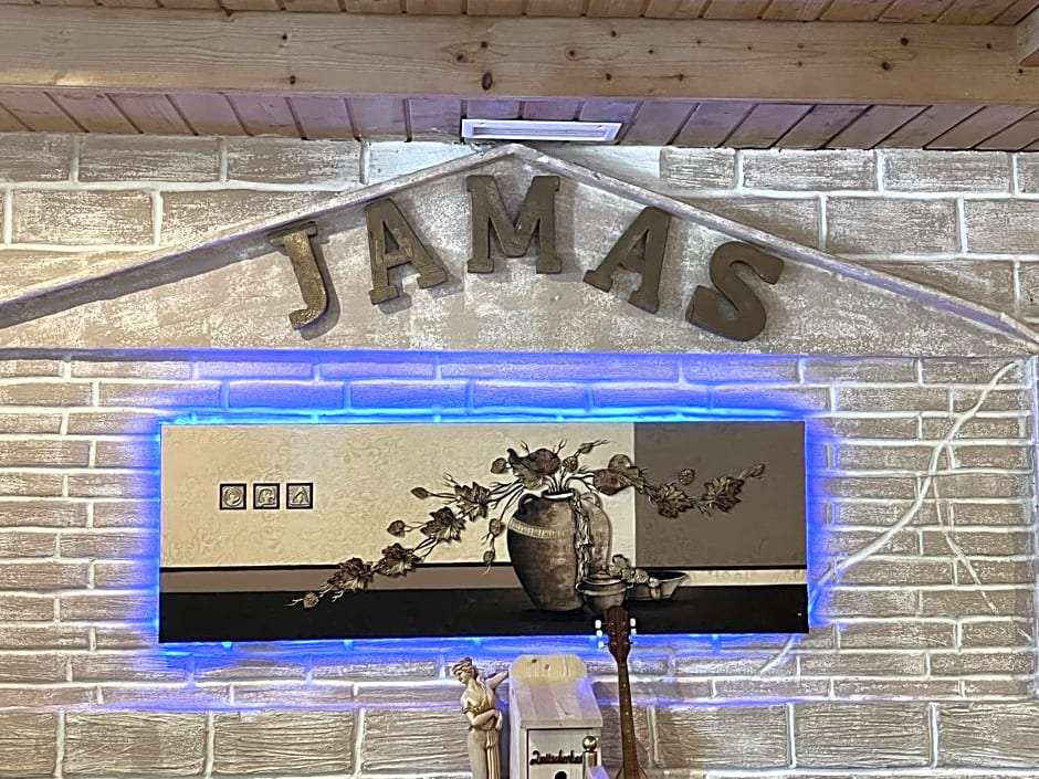 Jamas Hotel & Restaurant