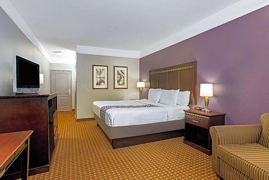 La Quinta Inn & Suites by Wyndham Cleburne