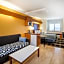Days Inn & Suites by Wyndham Antioch