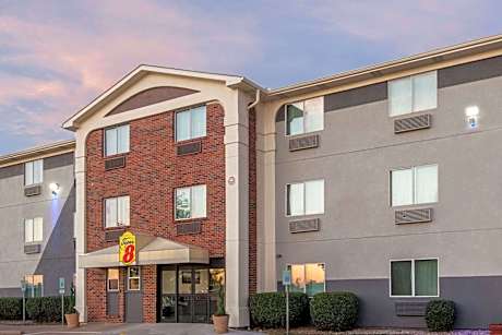 Super 8 by Wyndham Bedford DFW Airport West