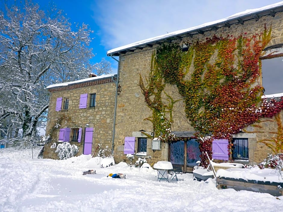 Domaine Des Pierres Davélie – Saint-Éloy-la-Glacière, MO