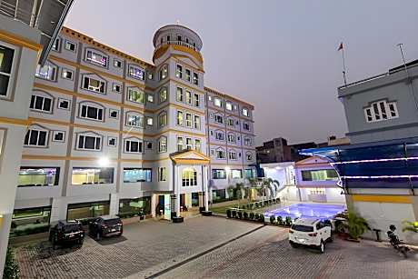 Siddhartha Hotel Grand City