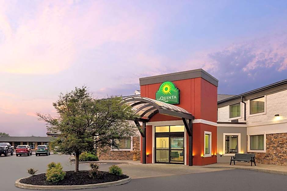 La Quinta Inn & Suites by Wyndham Buffalo Airport