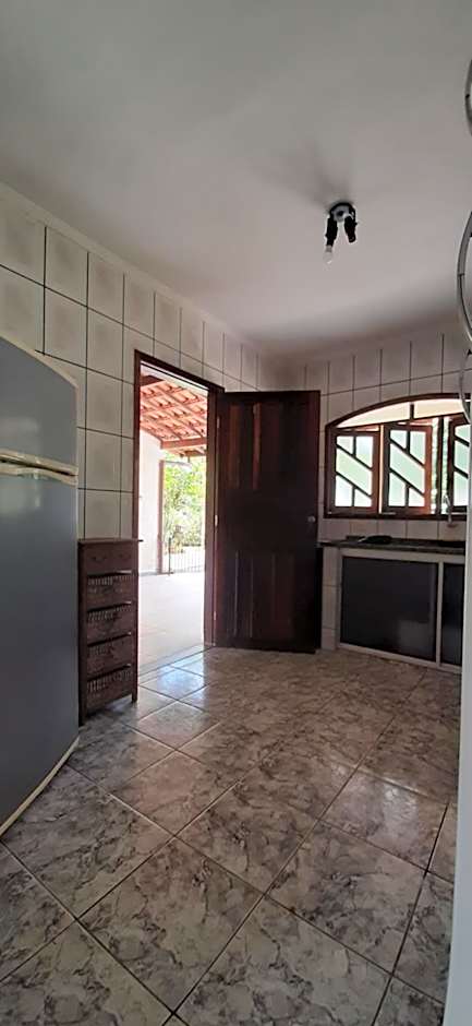 Caso em condomínio com lago, serra, campo e mar