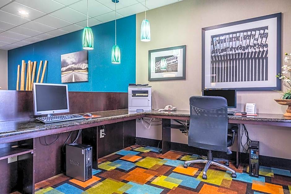 HOLIDAY INN EXPRESS & SUITES ROANOKE RAPIDS By IHG