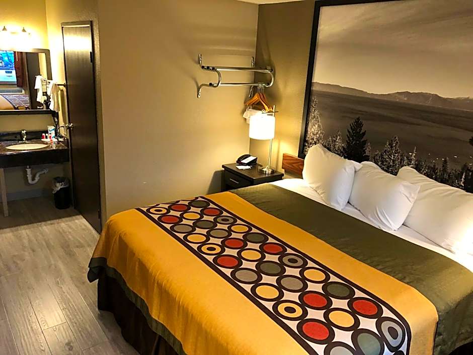 Super 8 by Wyndham Redding