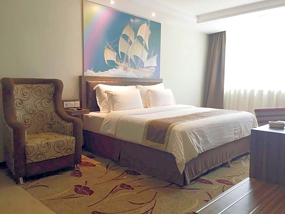 Travellers Hotel Phinisi