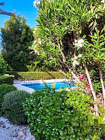 Coral Bay Beachfront Paradise Villa w/Private Pool