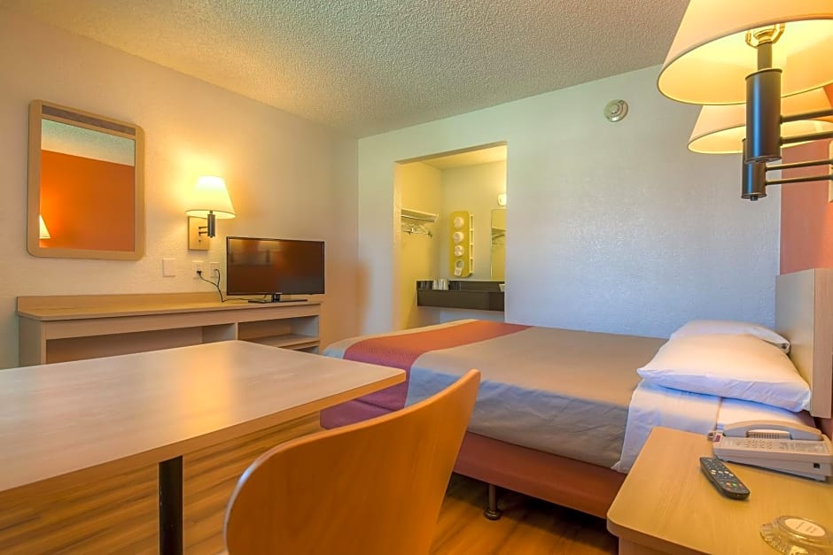 Motel 6 Palm Springs - Rancho Mirage