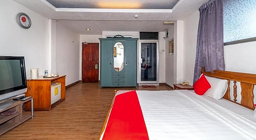 OYO 89864 Hotel Holiday Park