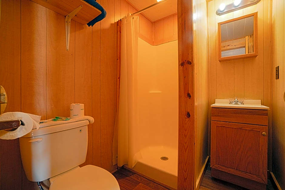 Grand Eagle Ford Lodge & RV Park