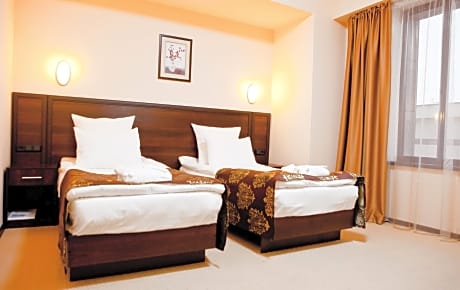 2 Single Beds, Non-Smoking, Cable Tv, Wi-Fi, Mini Bar, Tea/Coffee, Bathrobe And Slippers, Full Break