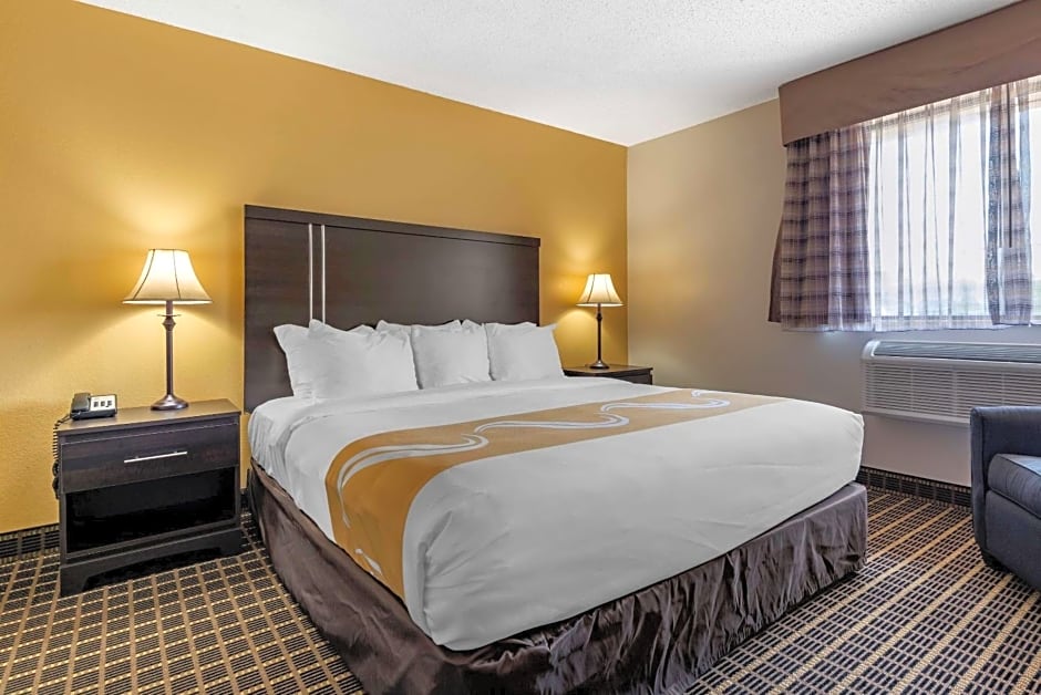 Quality Inn & Suites Warren