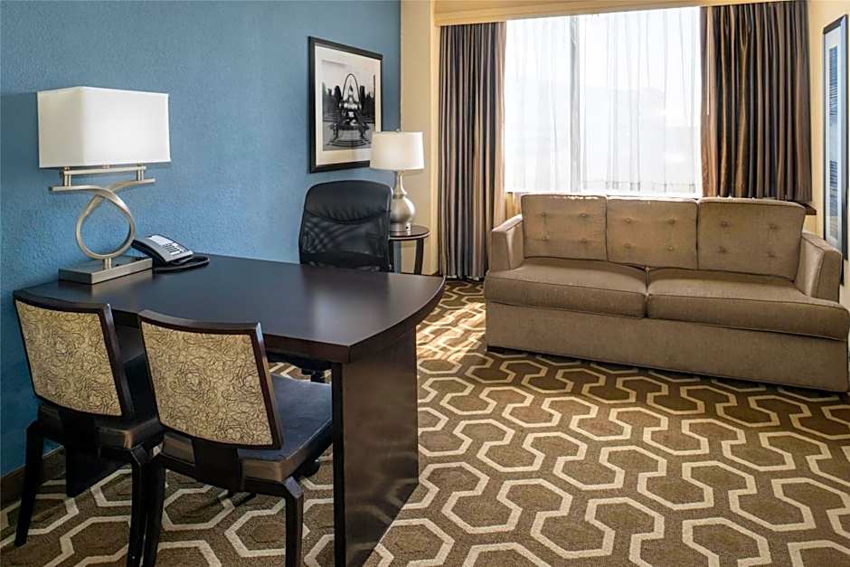 Embassy Suites By Hilton Hotel St. Louis-Airport