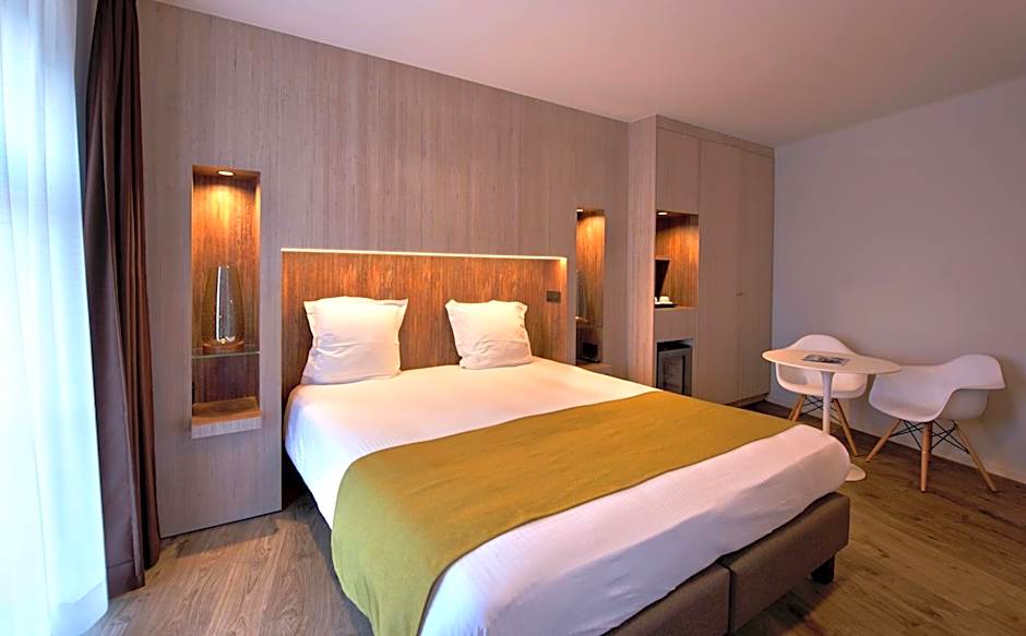 Flanders Hotel