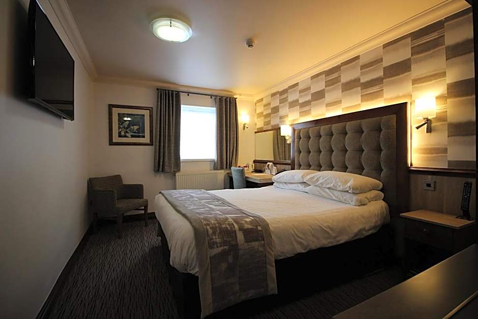 Best Western Plus Pastures Hotel