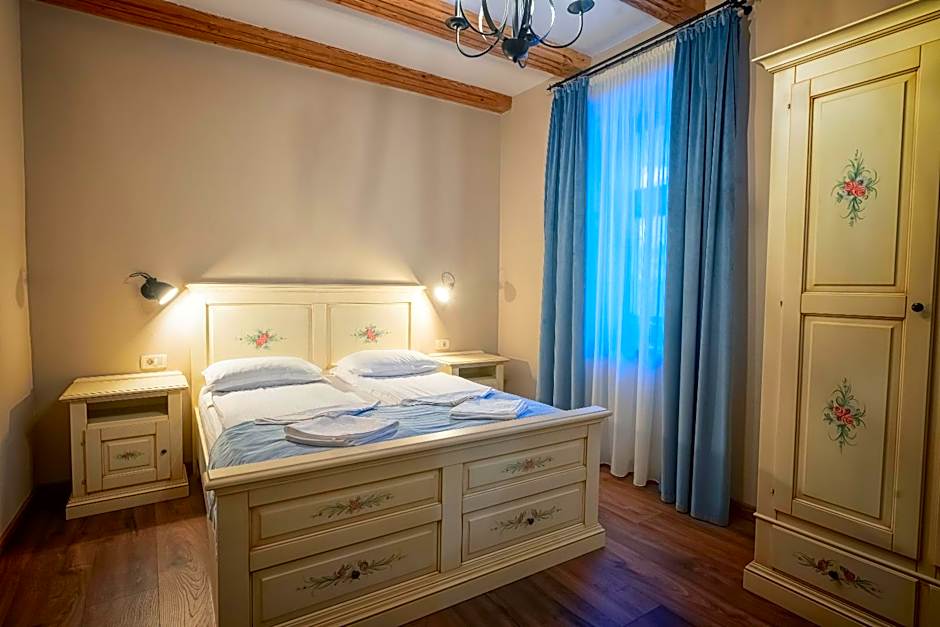 HOTEL BOUTIQUE CASA CHITIC -HOTEL AND RESTAURANT Str Johann Gott nr7