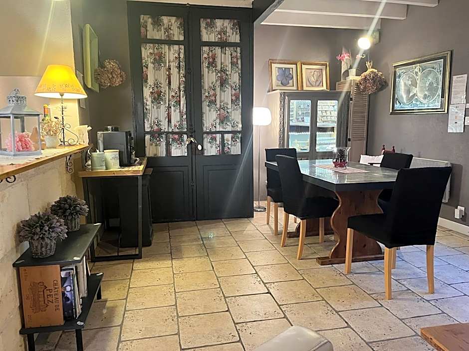 Chambres et Gîte PEYROUTAS " CAMILLE" Vignonet St Emilion