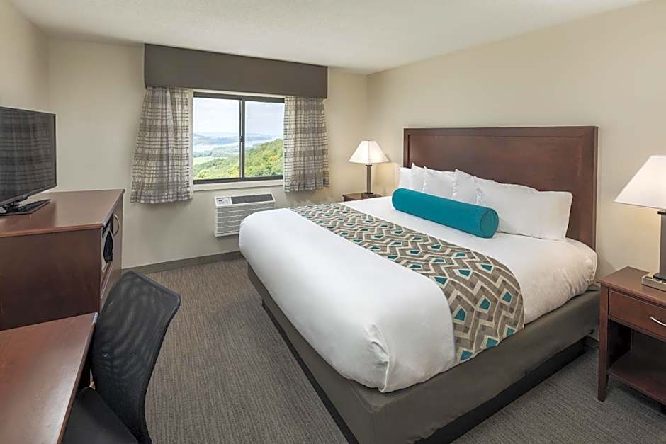 Photo 1 of 6 of Courtside 1 King Bed