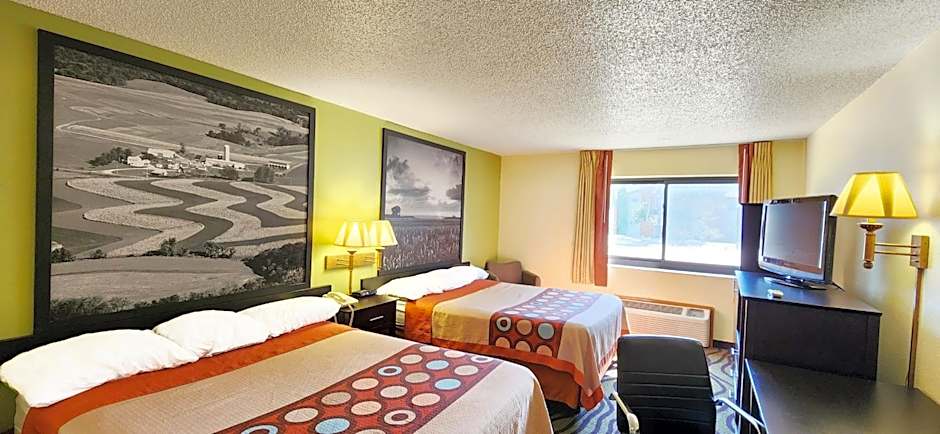 Super 8 by Wyndham Newton