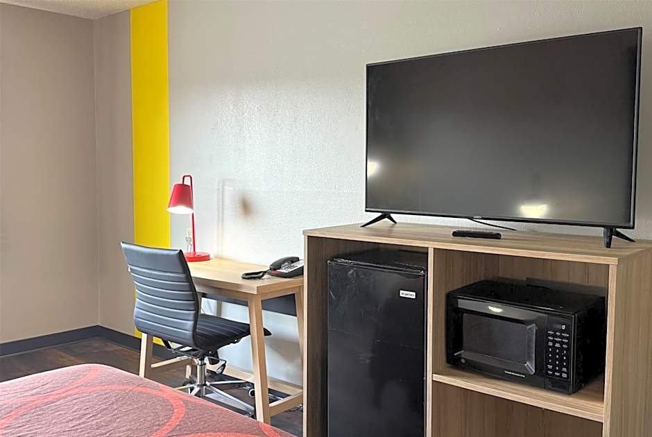 Super 8 by Wyndham Evansville East