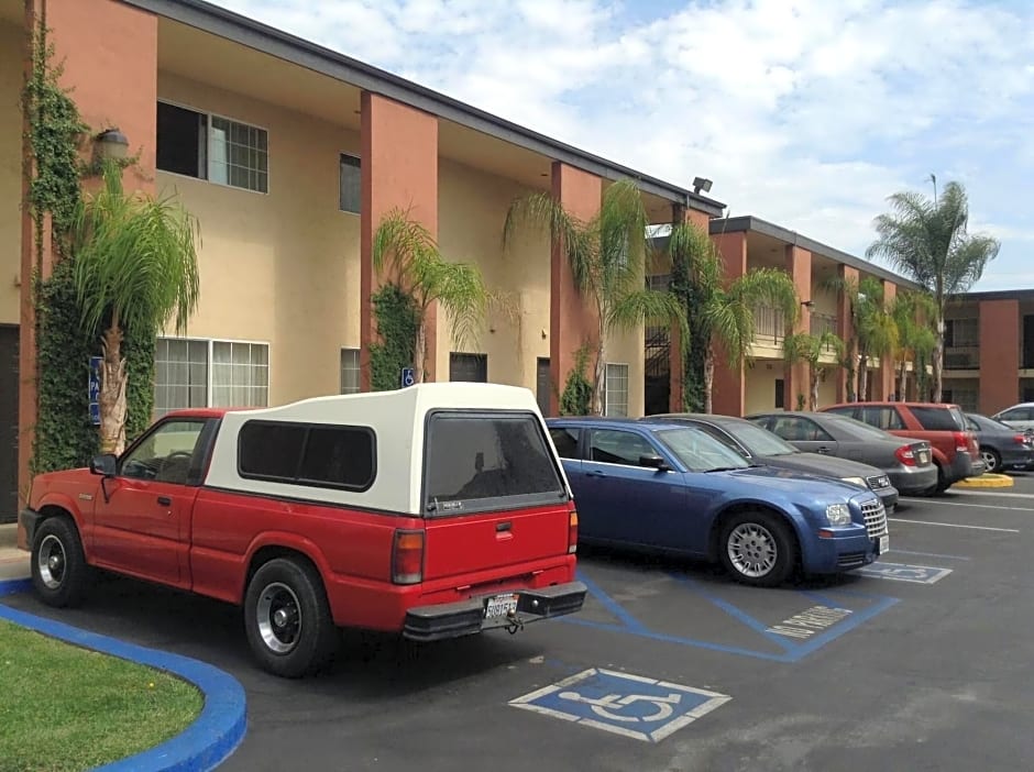 American Inn & Suites