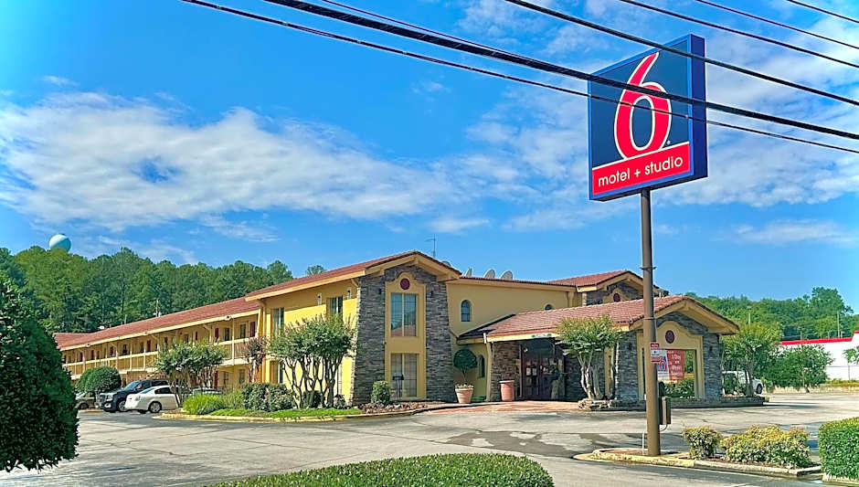 Motel 6 Huntsville AL University Dr.
