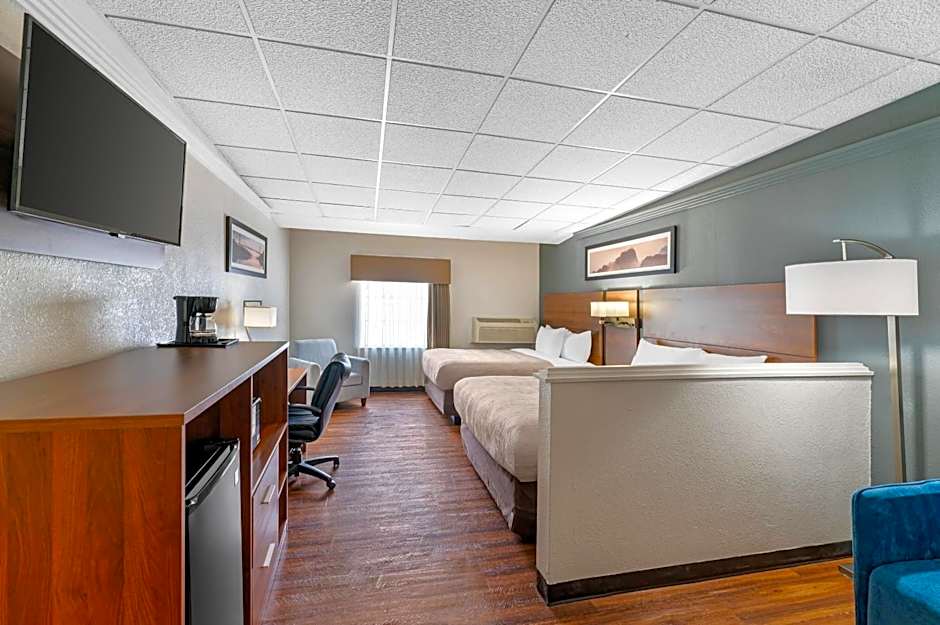 Quality Inn & Suites Kansas City - Independence I-70 East