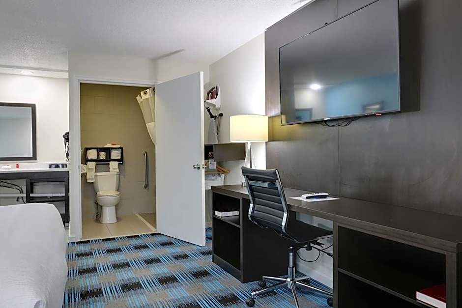 Travelodge by Wyndham Calhoun South I-75