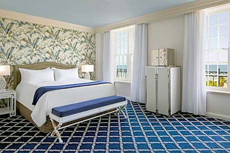 Deluxe Guest room, 1 King, Ocean view, Beach front, Facilities access, Pool access, Pool