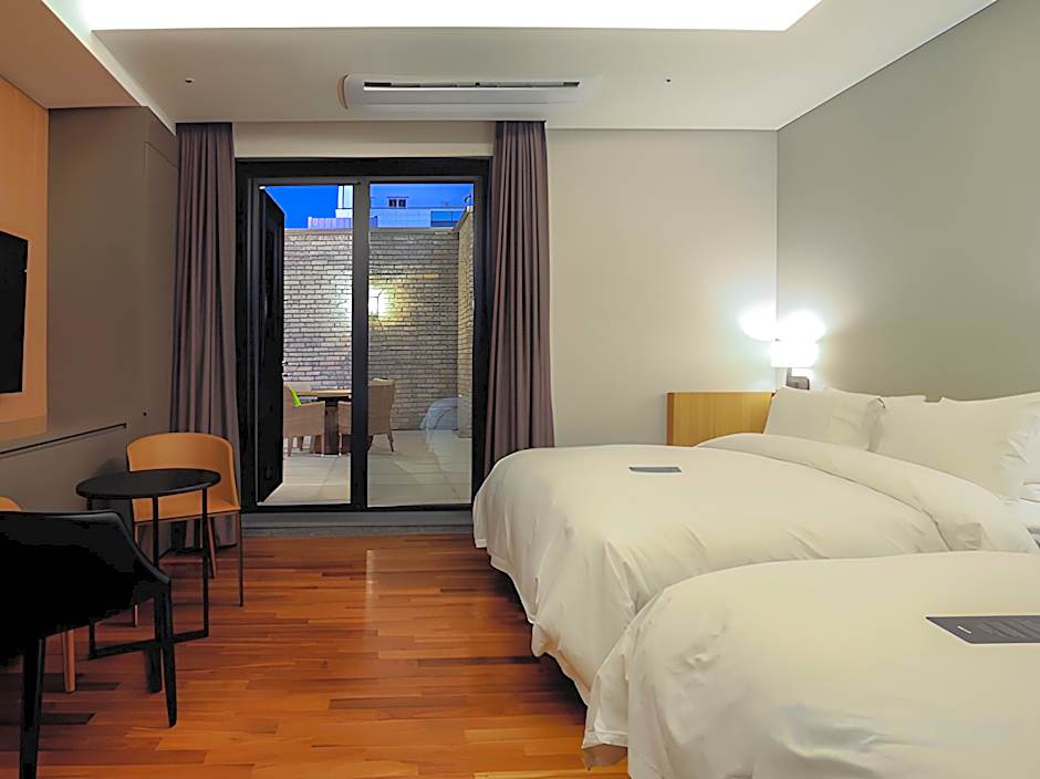 Hotel East9