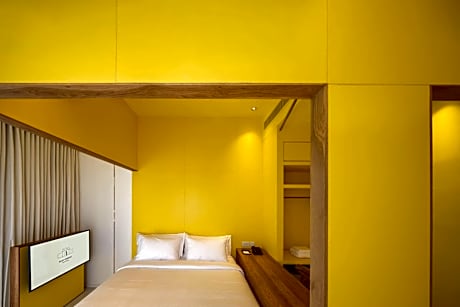 Deluxe River view Room with Balcony and Garden View