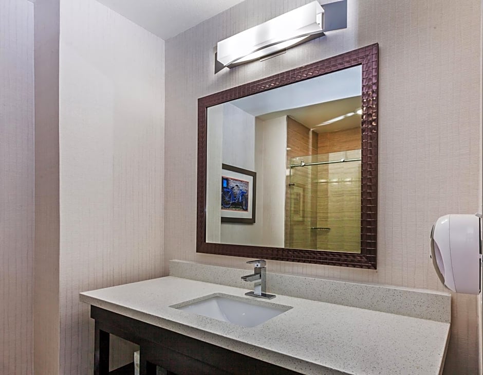 Holiday Inn Express & Suites Houston East, by IHG