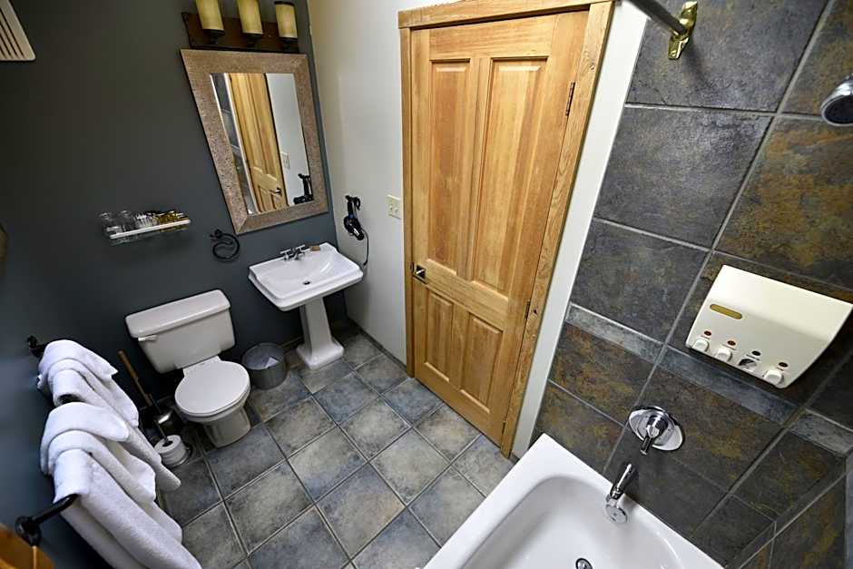 Photo 1 of 5 of Executive Suite