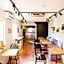 IZA Enoshima Guest House & Bar