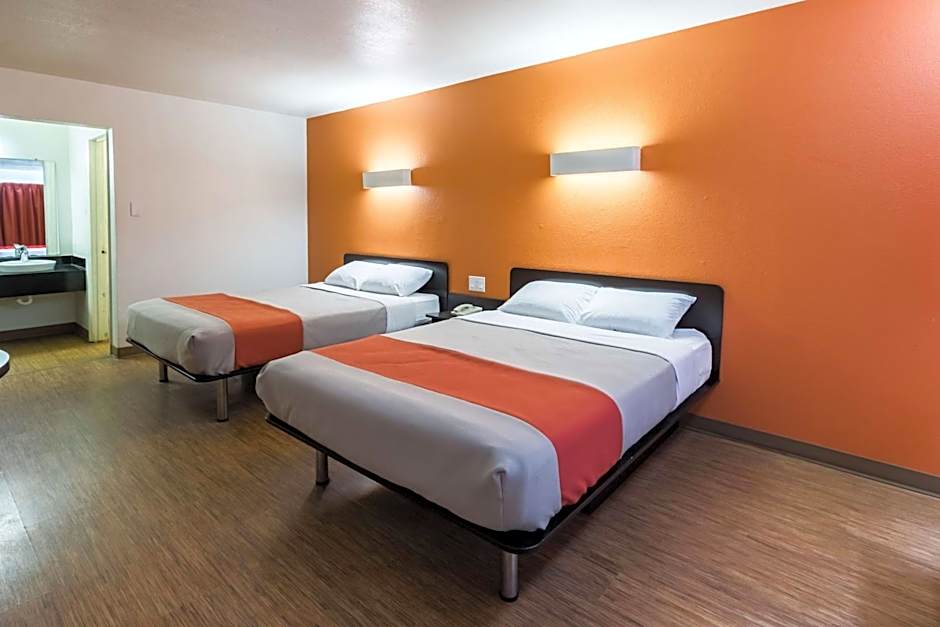 Motel 6-Stephenville, TX